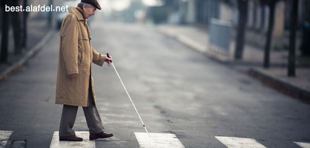 An image of an elderly man crossing the road, as part of the benefits of sports, which are part of Diabetic care